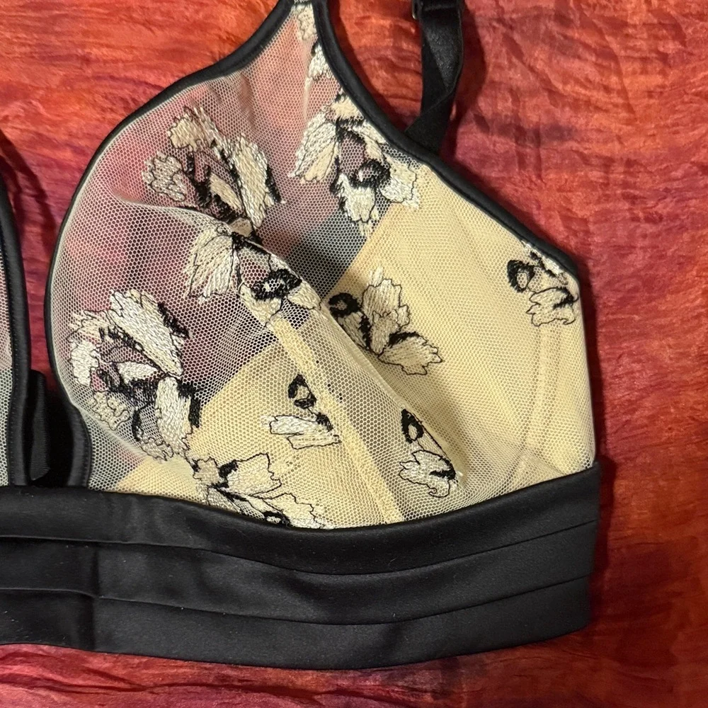 Calvin Klein CK Black Tempt Unlined Plunge Bra Black Floral Embroidered Shear - Picture 4 of 6